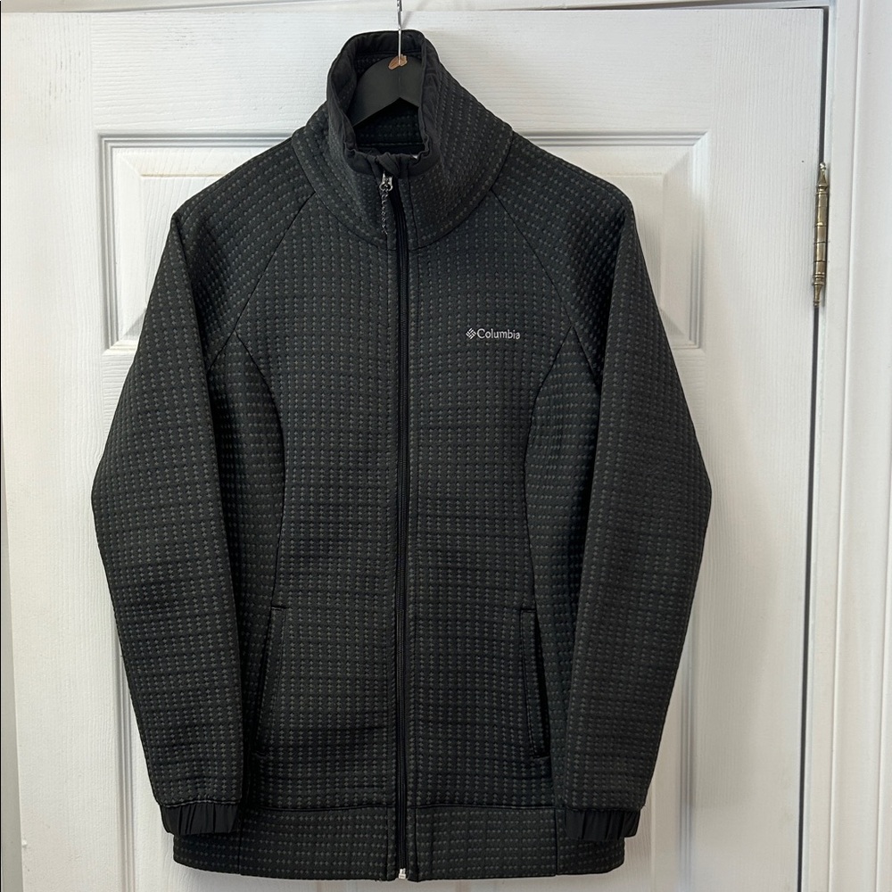 Columbia women’s  Textured Black Performance light weight Jacket